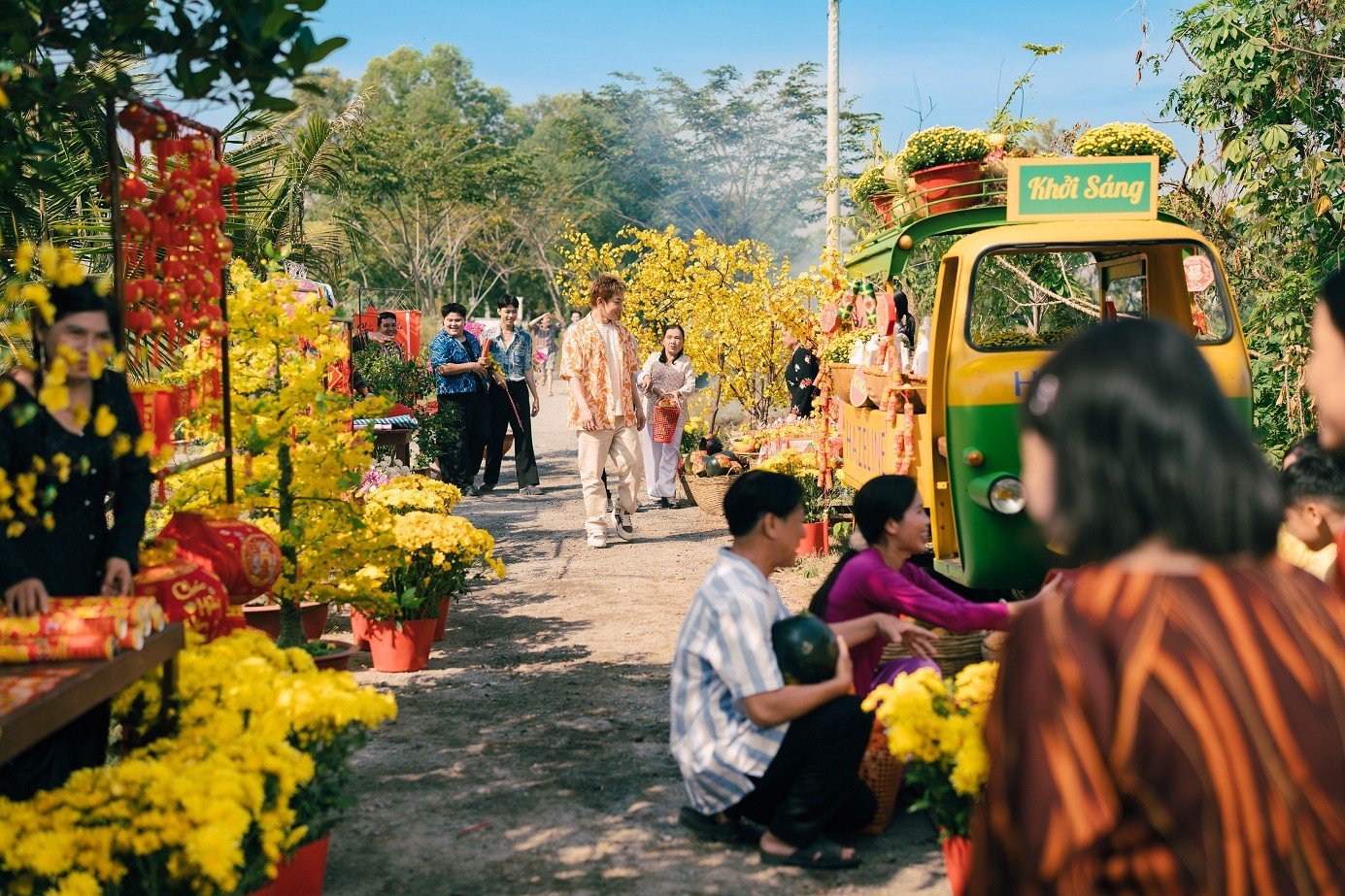 Kay Trần rủ rê các 'Anh tài' Quốc Thiên, Tăng Phúc, Neko Lê, BB Trần cùng quay MV Tết vui nhộn