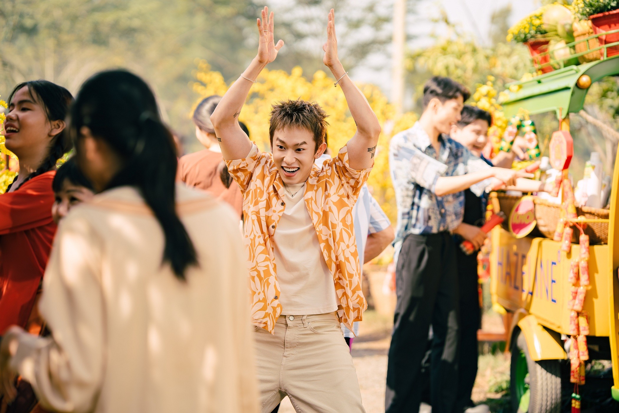 Kay Trần rủ rê các 'Anh tài' Quốc Thiên, Tăng Phúc, Neko Lê, BB Trần cùng quay MV Tết vui nhộn