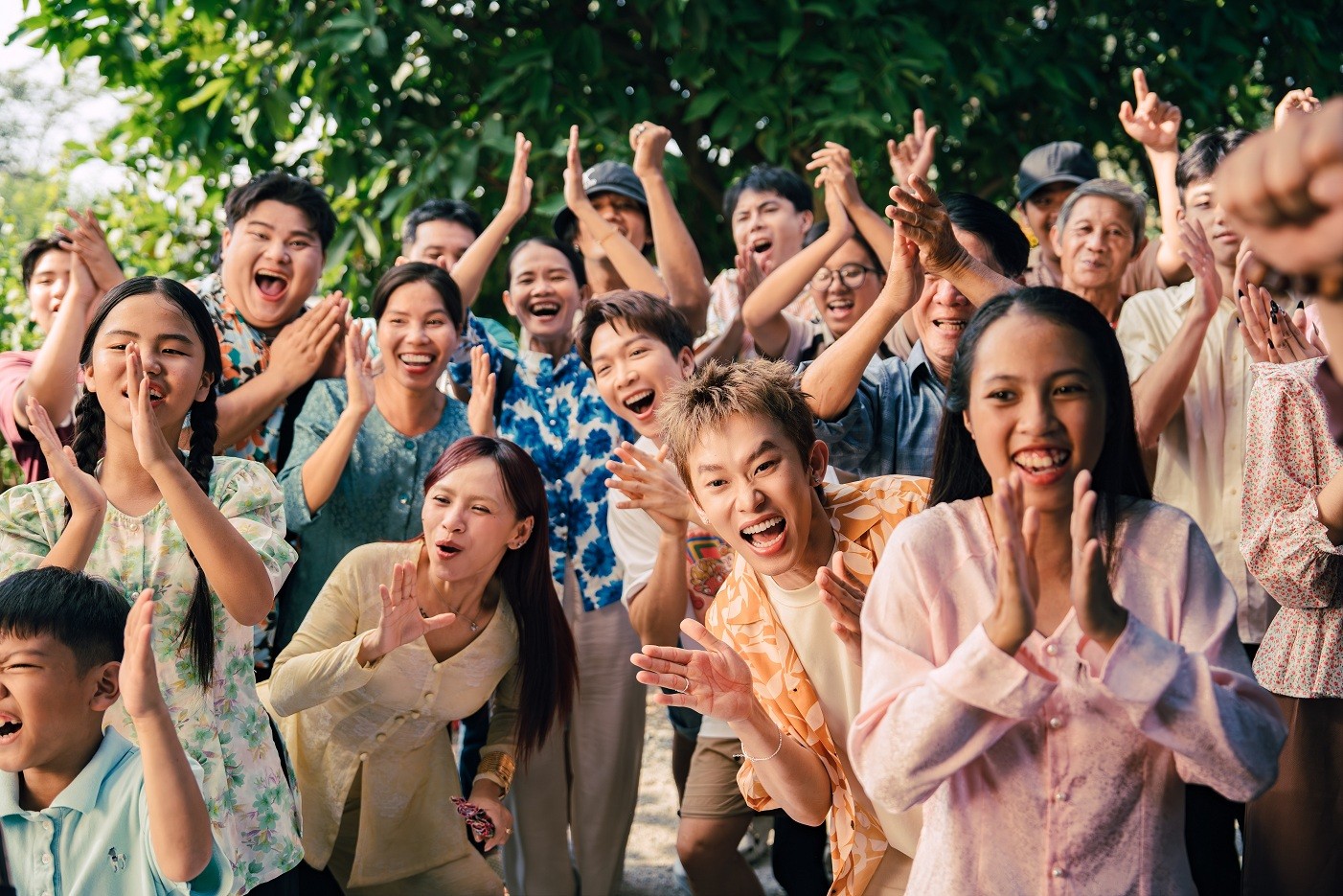 Kay Trần rủ rê các 'Anh tài' Quốc Thiên, Tăng Phúc, Neko Lê, BB Trần cùng quay MV Tết vui nhộn