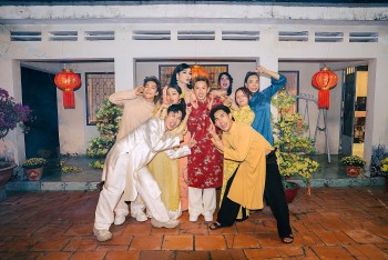 Kay Trần rủ rê các 'Anh tài' Quốc Thiên, Tăng Phúc, Neko Lê, BB Trần cùng quay MV Tết vui nhộn