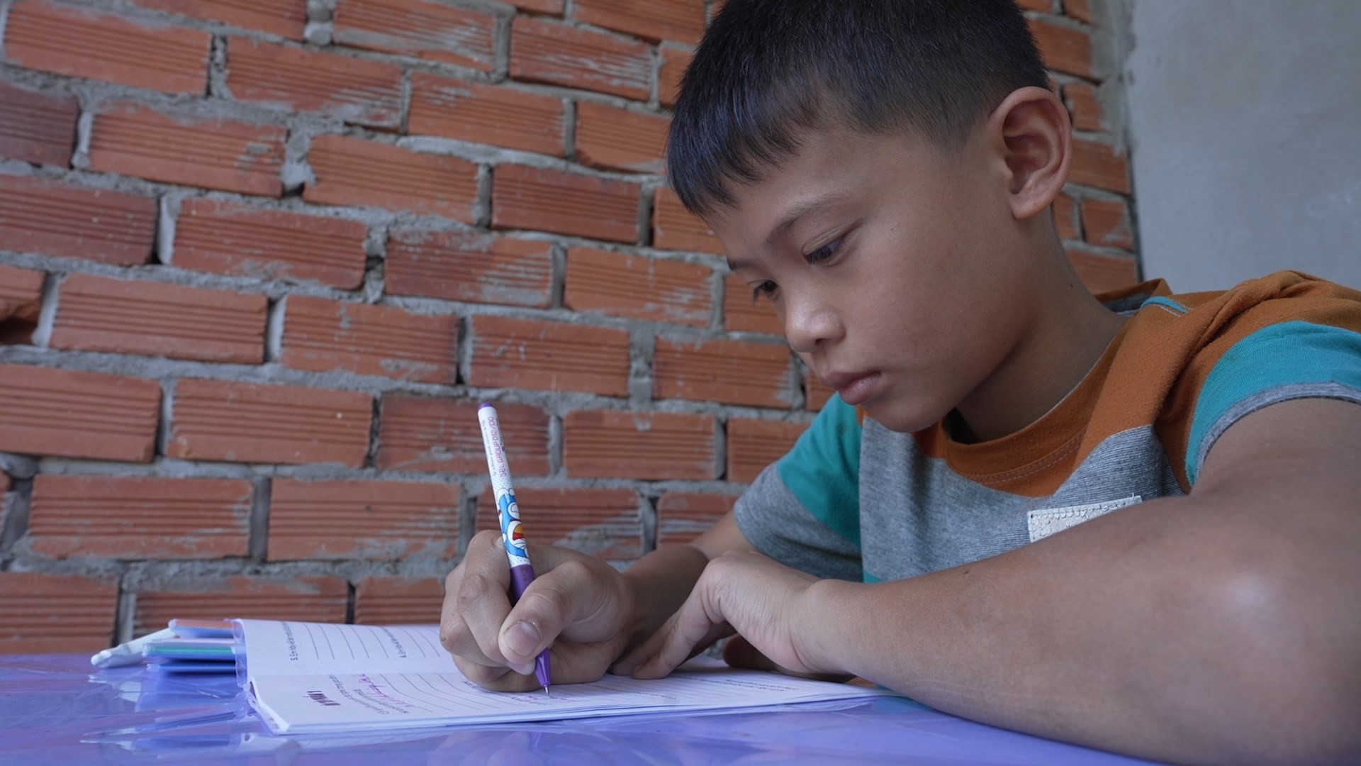 'Mái ấm gia đình Việt': Á hậu Phương Anh rơi nước mắt, MC Vũ Mạnh Cường và diễn viên Bạch Công Khanh nghẹn lòng trước hoàn cảnh em nhỏ khó khăn