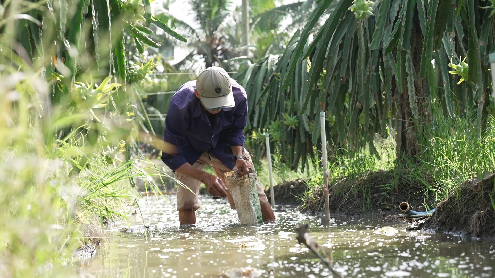 'Mái ấm gia đình Việt': Á hậu Phương Anh rơi nước mắt, MC Vũ Mạnh Cường và diễn viên Bạch Công Khanh nghẹn lòng trước hoàn cảnh em nhỏ khó khăn
