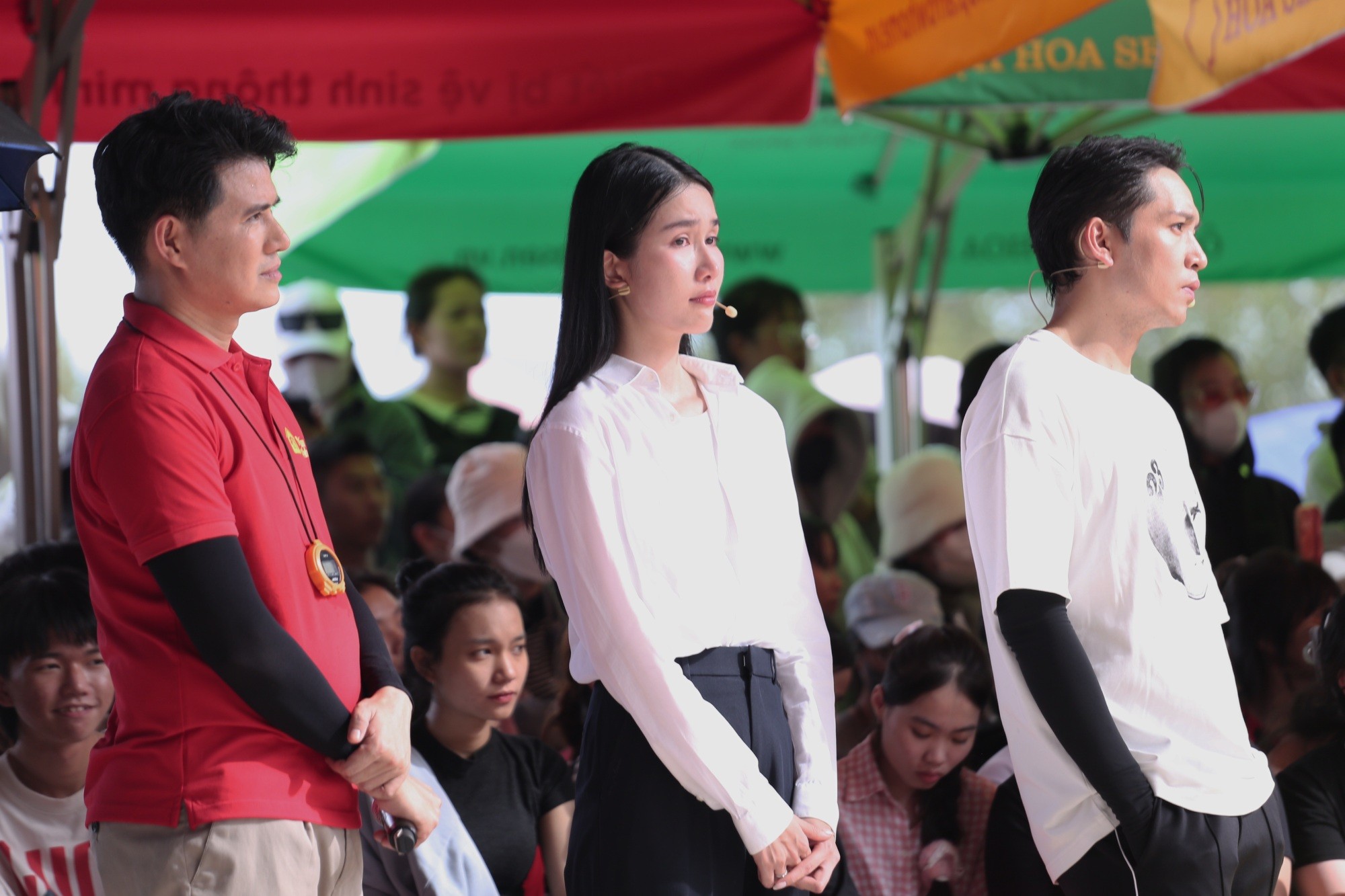 'Mái ấm gia đình Việt': Á hậu Phương Anh rơi nước mắt, MC Vũ Mạnh Cường và diễn viên Bạch Công Khanh nghẹn lòng trước hoàn cảnh em nhỏ khó khăn