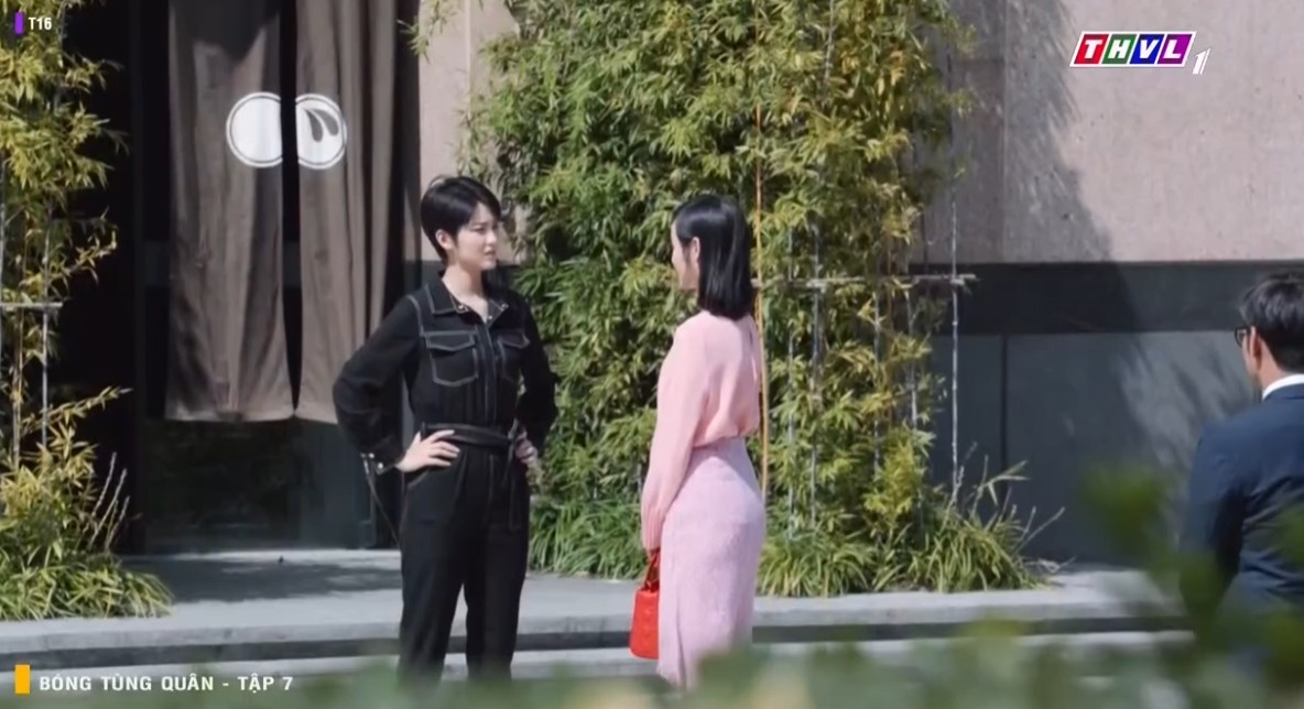 'Bóng tùng quân': Ngụy Lam bị bắt cóc, chủ tịch Nhuận Thế phải ký giấy chuyển nhượng để cứu con trai