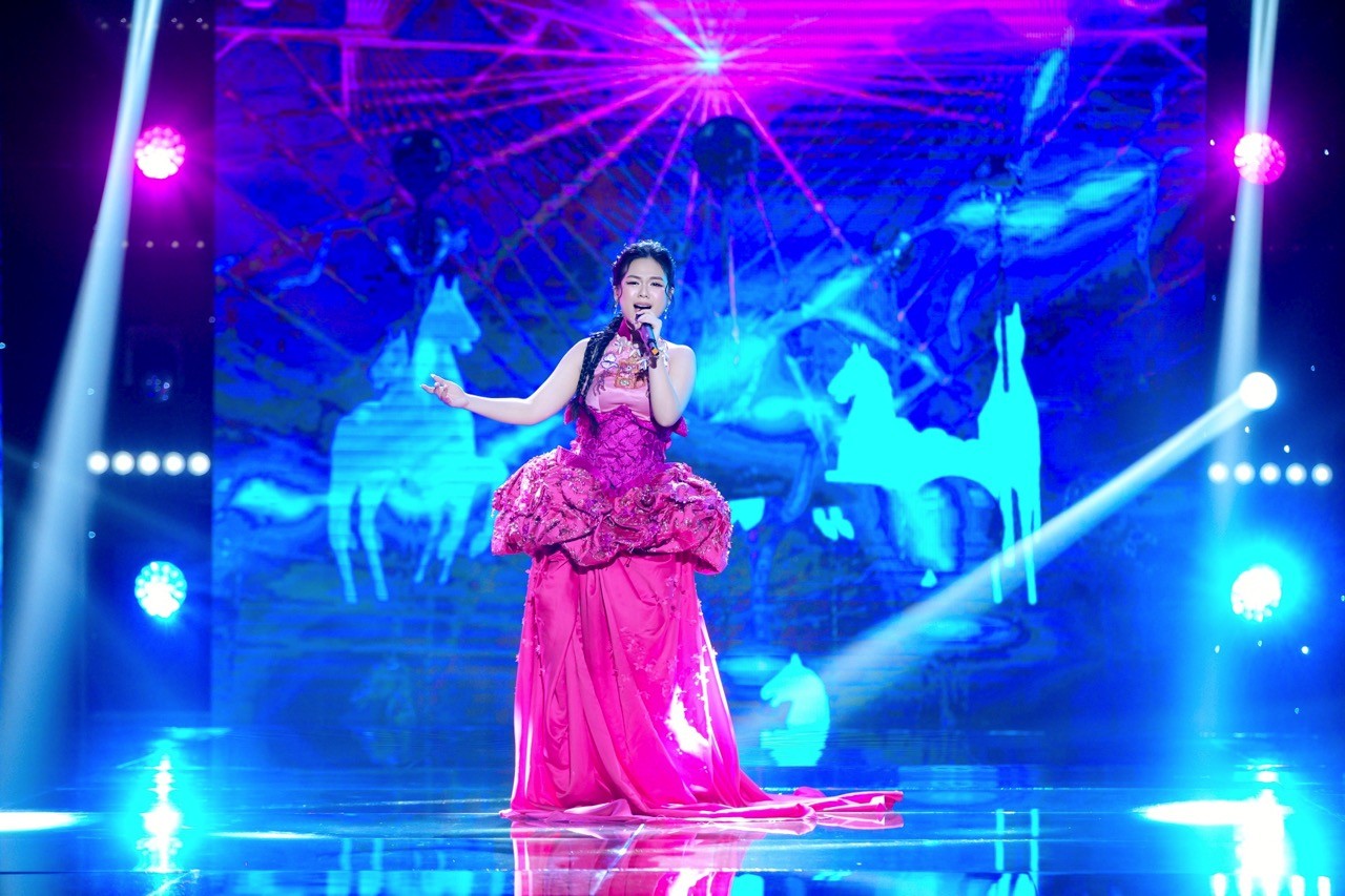 Hà Lam Anh, Châu Ngọc Hiếu, Trần Thủy Tiên mở màn 'Tỏa sáng sao đôi 2026' bằng loạt ca khúc hoành tráng, đa sắc màu