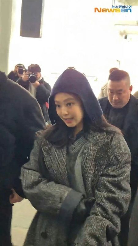 Jennie (BlackPink) bị chỉ trích vì thái độ ở sân bay Đài Loan