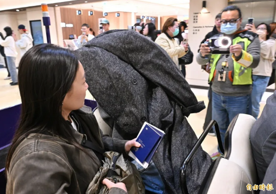 Jennie (BlackPink) bị chỉ trích vì thái độ ở sân bay Đài Loan