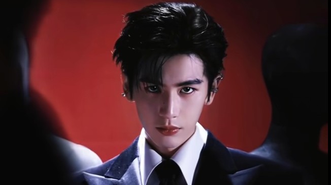 Trương Lăng Hách lập kỷ lục với video cán mốc 10 triệu tim