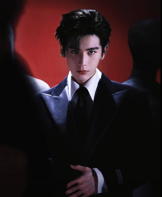 Trương Lăng Hách lập kỷ lục với video cán mốc 10 triệu tim