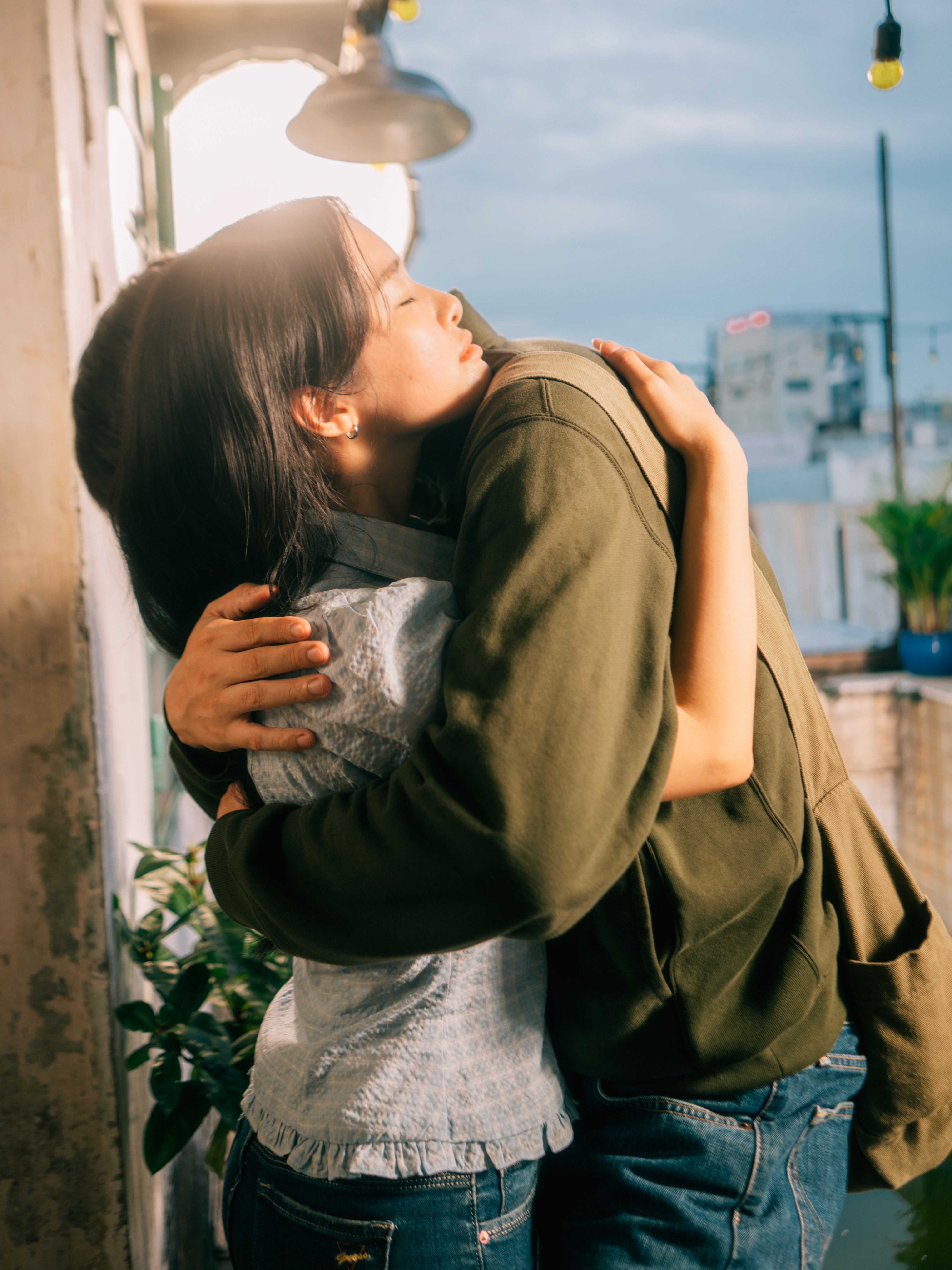 Chung Chí Công mang hơi thở Hollywood vào bộ phim 'Cảm ơn người đã thức cùng tôi'