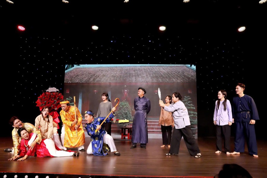 NSND Trịnh Kim Chi làm tổng đạo diễn chương trình thiện nguyện 'Thương lắm miền Trung' thu về 1,3 tỷ và nhiều vật phẩm