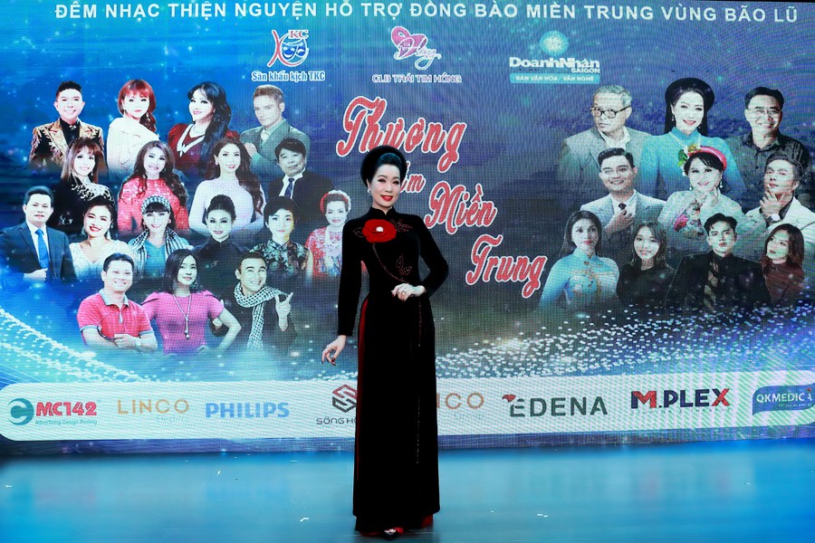 NSND Trịnh Kim Chi làm tổng đạo diễn chương trình thiện nguyện 'Thương lắm miền Trung' thu về 1,3 tỷ và nhiều vật phẩm