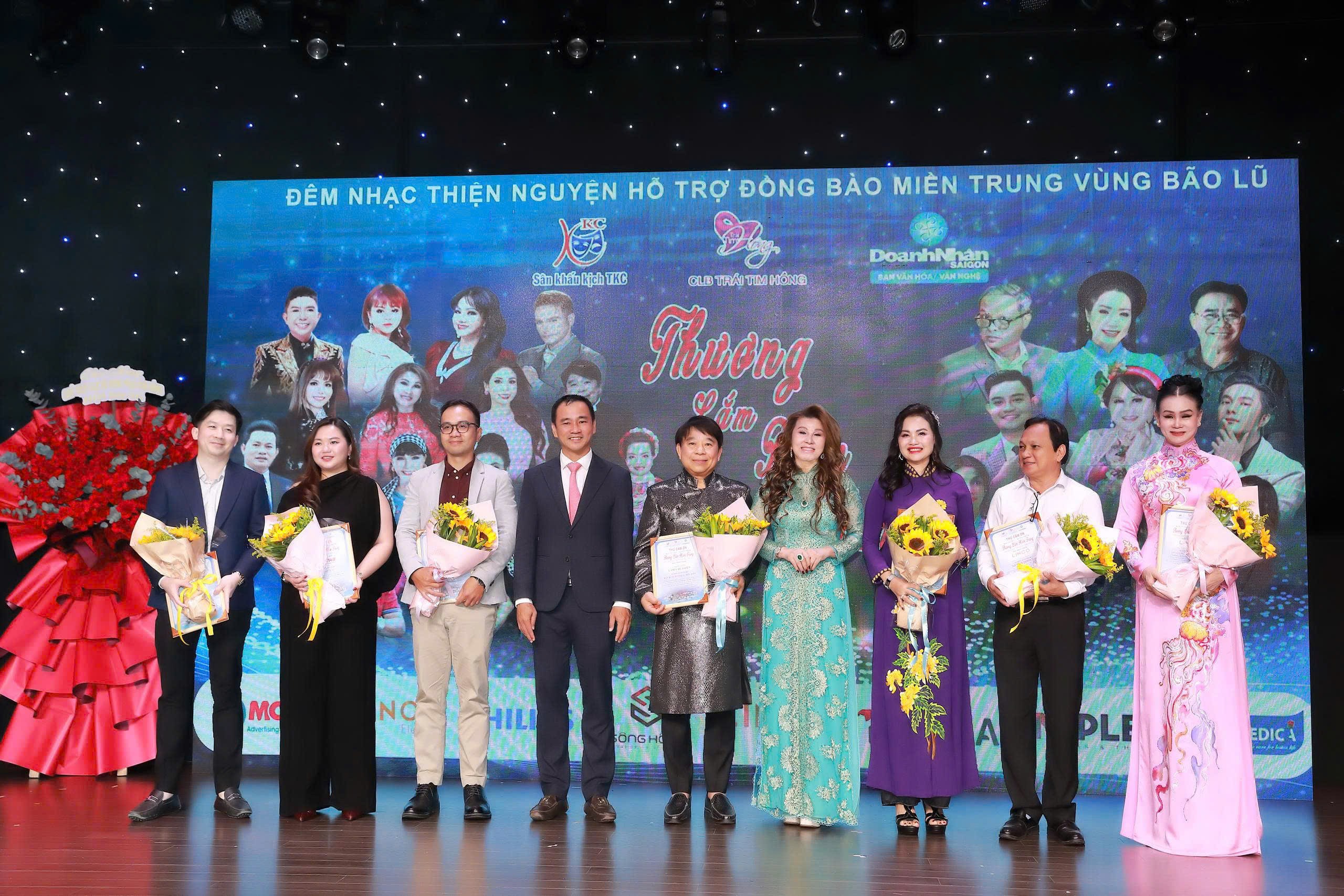 NSND Trịnh Kim Chi làm tổng đạo diễn chương trình thiện nguyện 'Thương lắm miền Trung' thu về 1,3 tỷ và nhiều vật phẩm