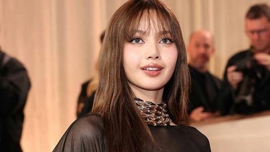 Lisa (BlackPink) gây tranh cãi tại lễ trao giải Quả cầu vàng 2026