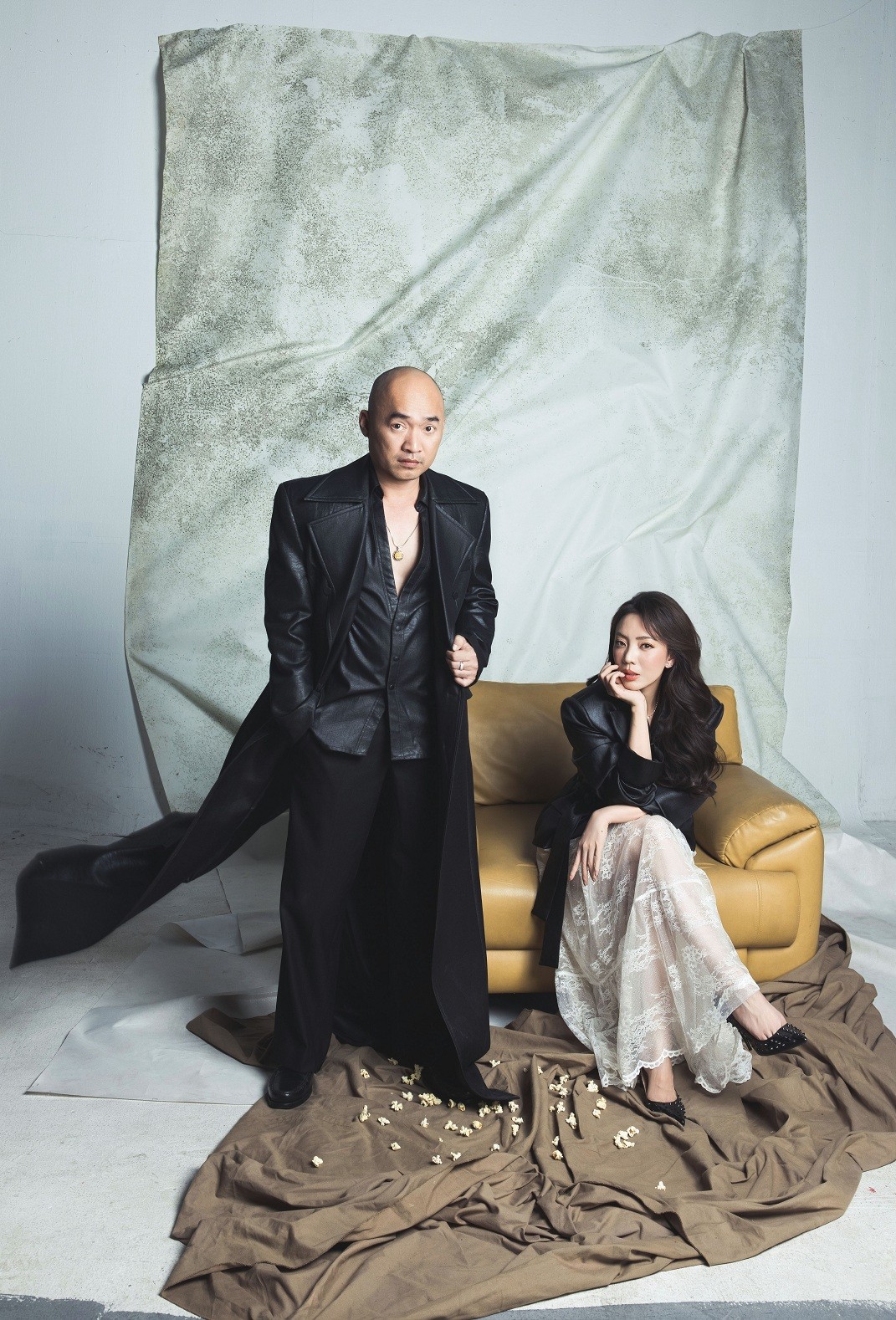 'Chơi lớn' tặng nhẫn kim cương cho vợ nhân kỷ niệm 15 năm ngày cưới, Tiến Luật nhắc lại chuyện xưa, cầu hôn Thu Trang bằng… chiếc bánh bao!