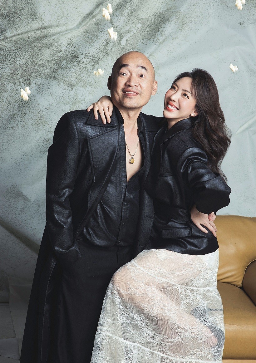 'Chơi lớn' tặng nhẫn kim cương cho vợ nhân kỷ niệm 15 năm ngày cưới, Tiến Luật nhắc lại chuyện xưa, cầu hôn Thu Trang bằng… chiếc bánh bao!