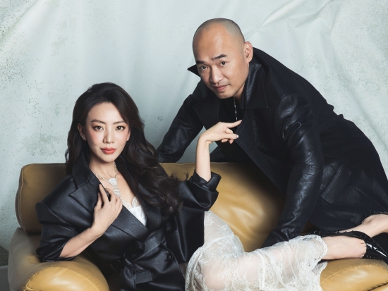 'Chơi lớn' tặng nhẫn kim cương cho vợ nhân kỷ niệm 15 năm ngày cưới, Tiến Luật nhắc lại chuyện xưa, cầu hôn Thu Trang bằng… chiếc bánh bao!