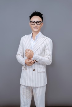 Hoàng Bách lần đầu ngồi 'ghế nóng' 'Tỏa sáng sao đôi 2026'