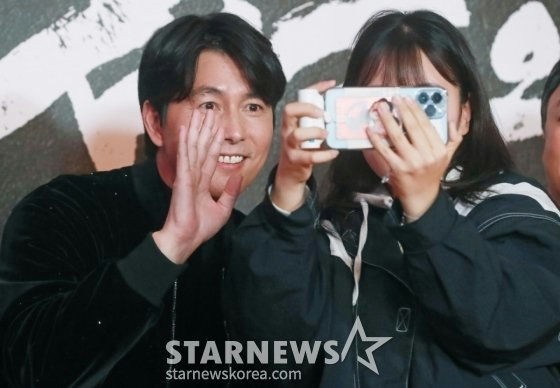 Jung Woo Sung bị chê diễn xuất kém, chi tiền 'lấp miệng' khán giả