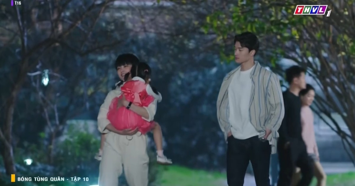 'Bóng tùng quân' tập 10: Lăng Thính mua nhẫn cầu hôn Hồng Tinh Tinh, muốn đưa sang Mỹ làm đám cưới