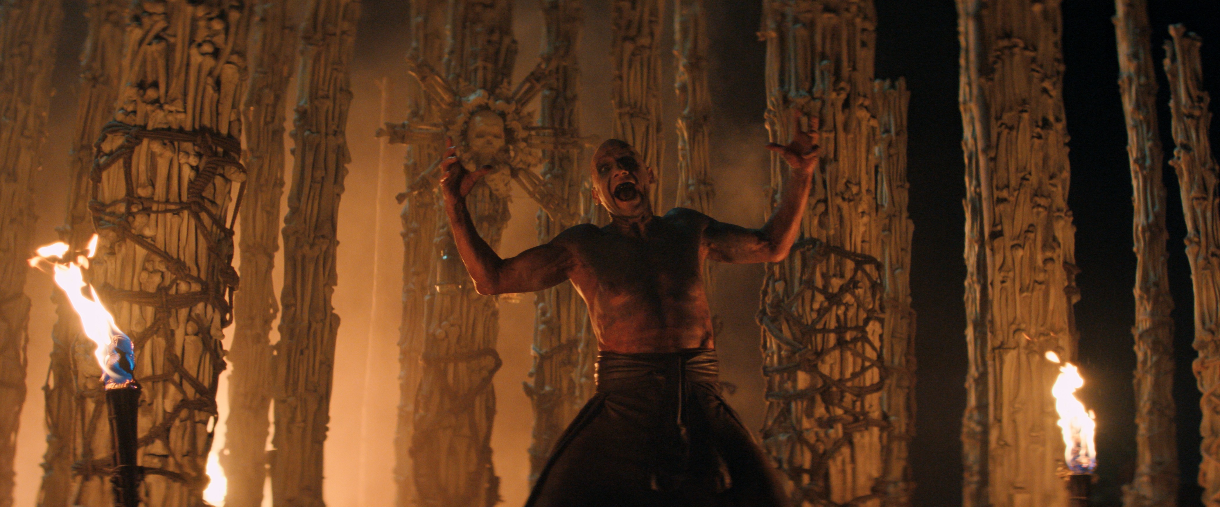 Khi ranh giới con người và Zombie bị xóa nhòa: Bromance không tưởng của '28 năm sau: Ngôi đền tử thần'