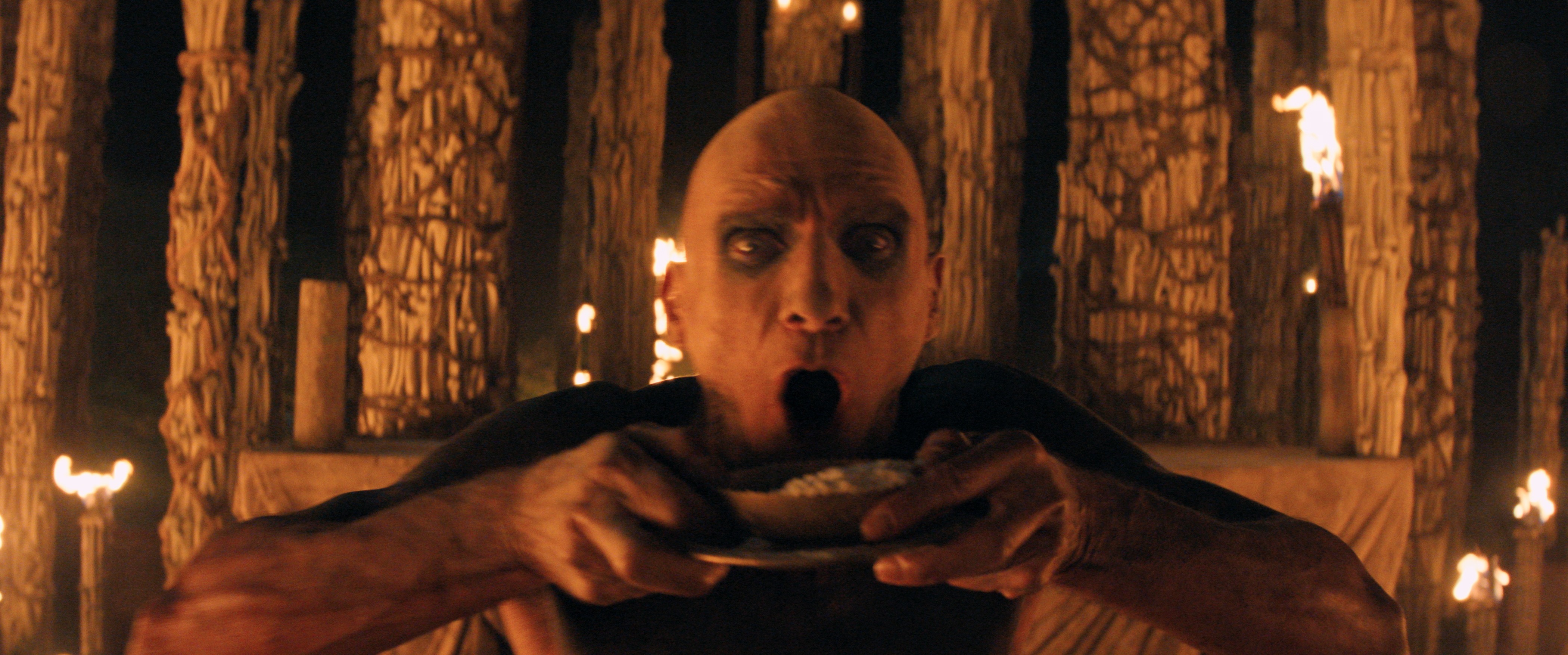 Khi ranh giới con người và Zombie bị xóa nhòa: Bromance không tưởng của '28 năm sau: Ngôi đền tử thần'