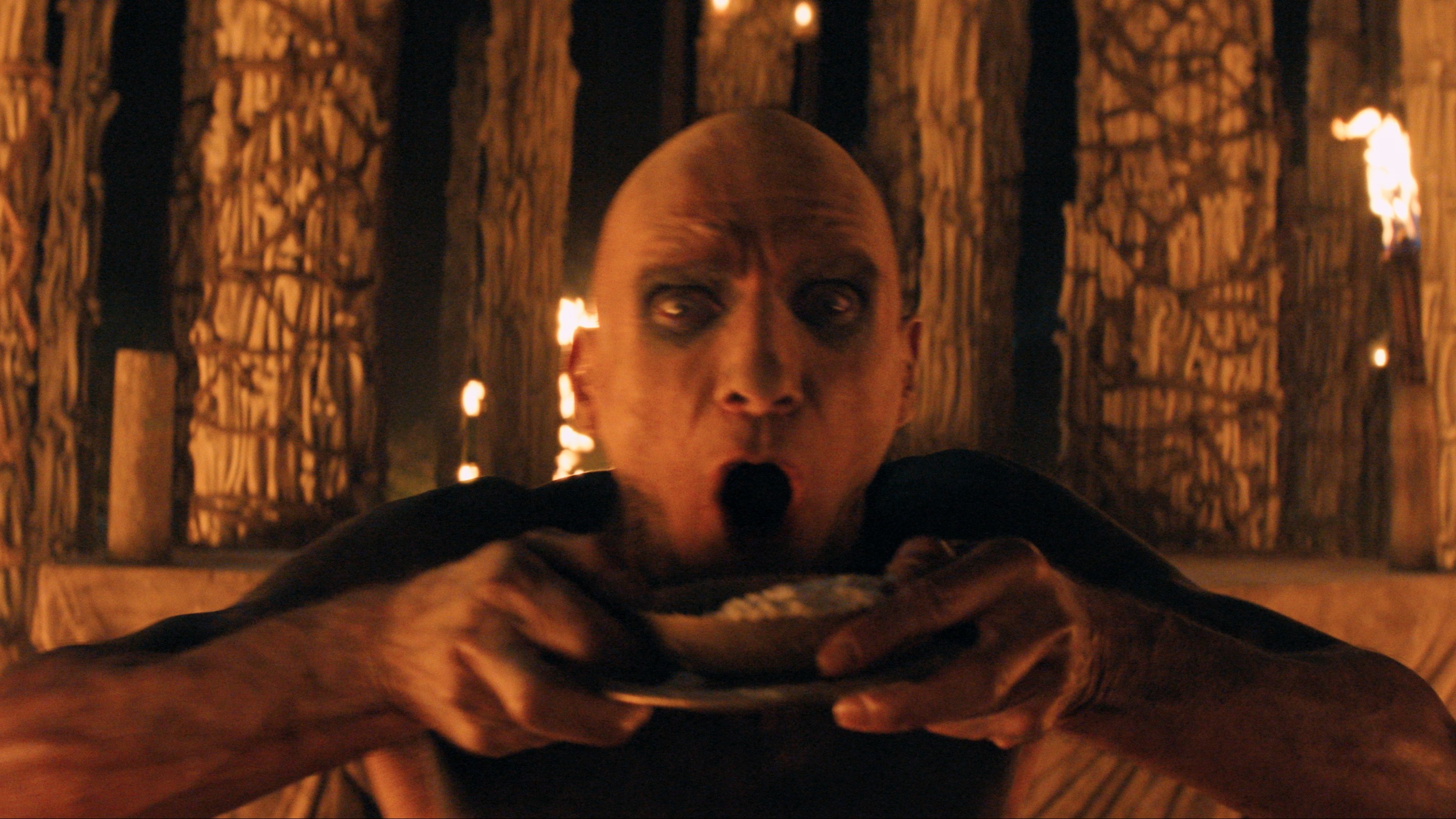 Khi ranh giới con người và Zombie bị xóa nhòa: Bromance không tưởng của '28 năm sau: Ngôi đền tử thần'