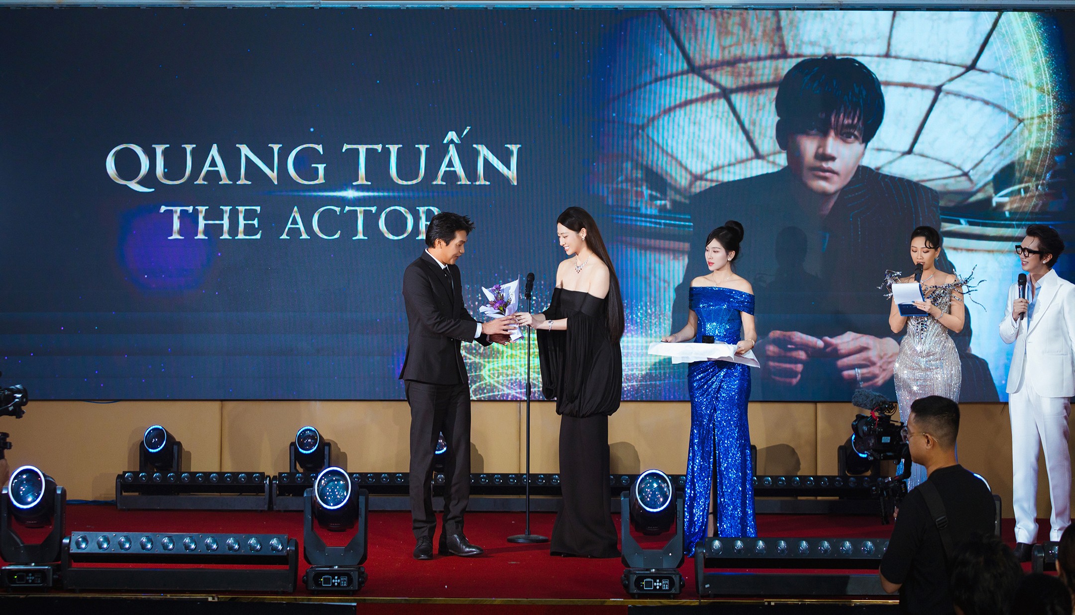 Đoàn Thiên Ân xúc động nhận giải điện ảnh thứ hai, Thanh Thủy là 'Mỹ nhân của năm'