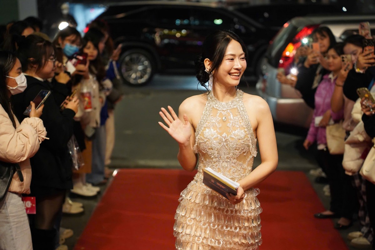 Thảm đỏ Lễ trao giải Cánh diều 2025: Nghệ sĩ hai miền Nam - Bắc gặp gỡ, ấm áp tình thân