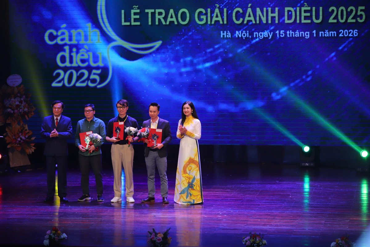 'Mưa đỏ' tiếp tục 'càn quét' giải thưởng tại Lễ trao giải Cánh diều 2025, chiến thắng được chia đều cho tất cả!