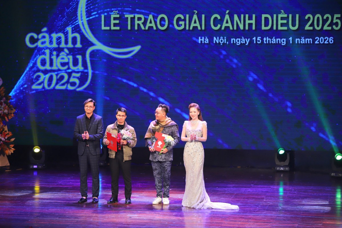 'Mưa đỏ' tiếp tục 'càn quét' giải thưởng tại Lễ trao giải Cánh diều 2025, chiến thắng được chia đều cho tất cả!