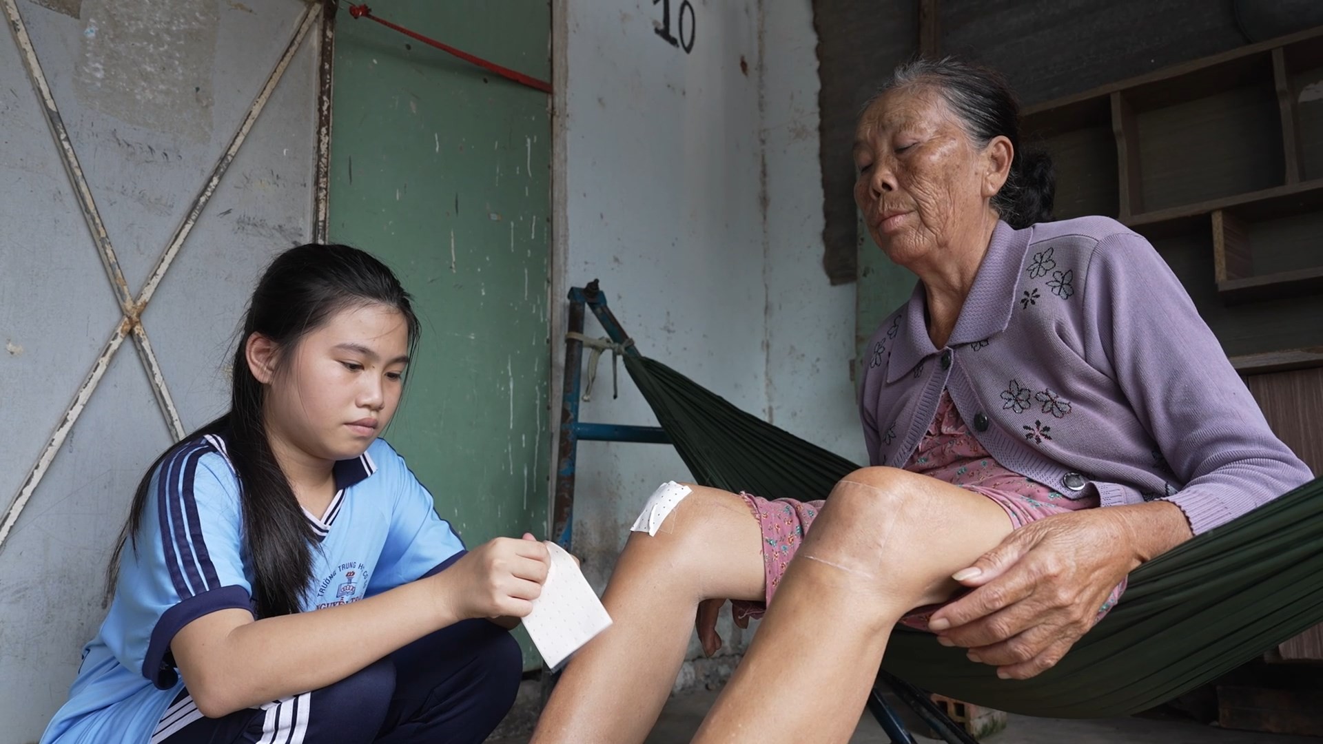 'Mái ấm gia đình Việt': Lương Bích Hữu không sợ mất hình tượng, chỉ sợ không giúp được trẻ mồ côi