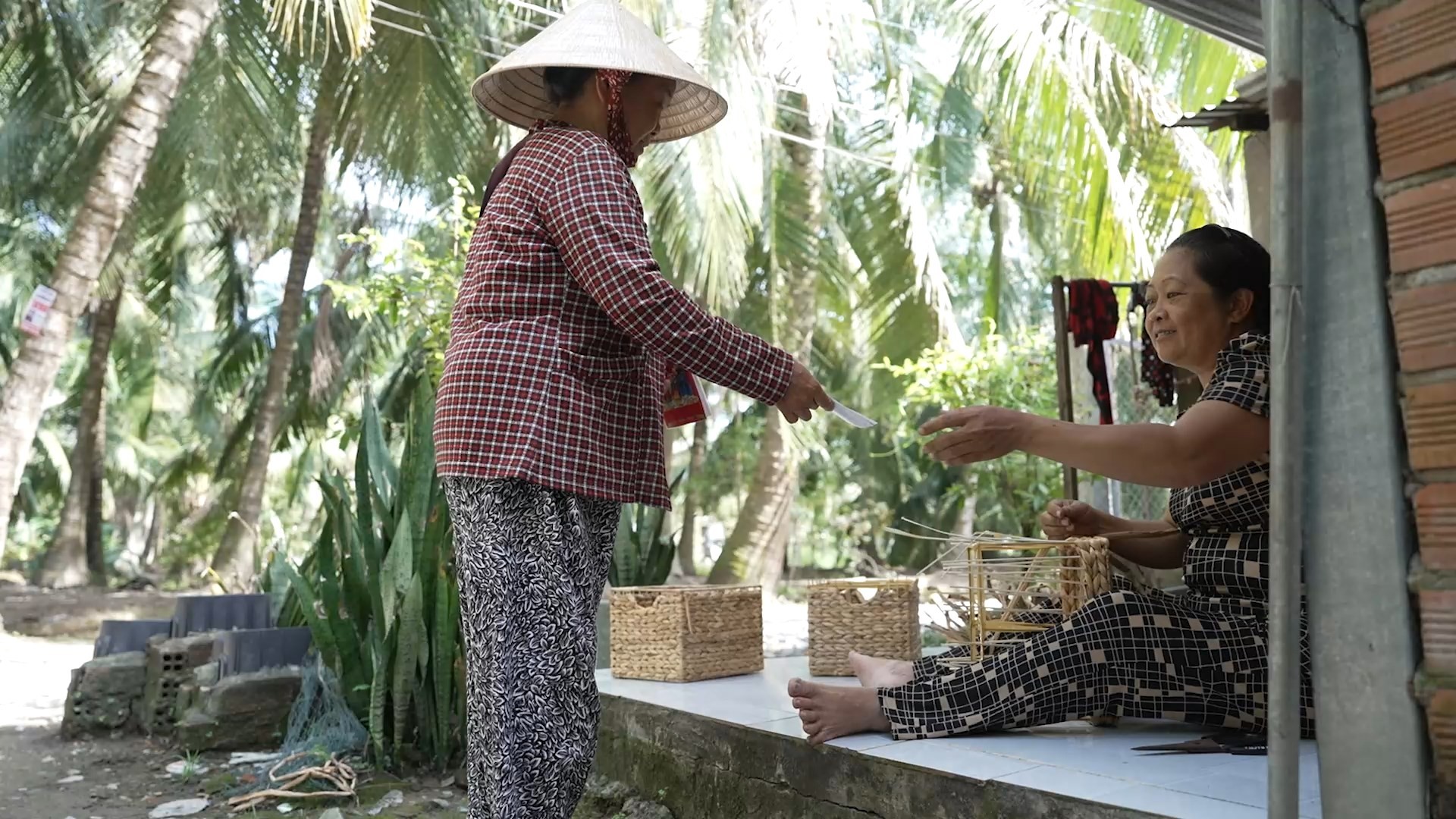 'Mái ấm gia đình Việt': Lương Bích Hữu không sợ mất hình tượng, chỉ sợ không giúp được trẻ mồ côi