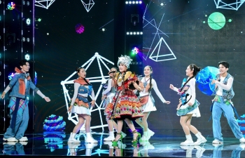 'Tỏa sáng sao đôi 2026': Trân Oanh hóa thôn nữ vùng cao, vừa hát vừa trình diễn vũ đạo, giành trọn điểm 10 của ba giám khảo