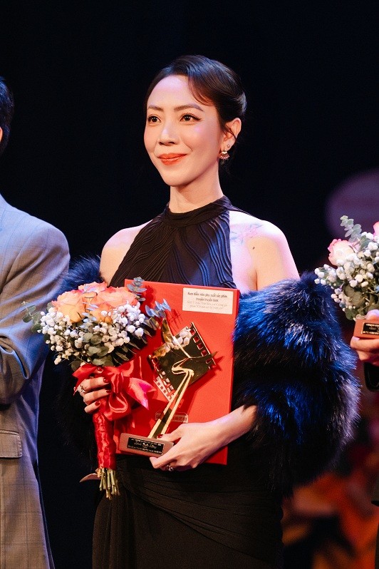 Hiếm có ai như Thu Trang: Hôm trước ẵm giải đạo diễn, hôm sau nhận luôn giải Cánh diều vàng ở vai trò diễn viên