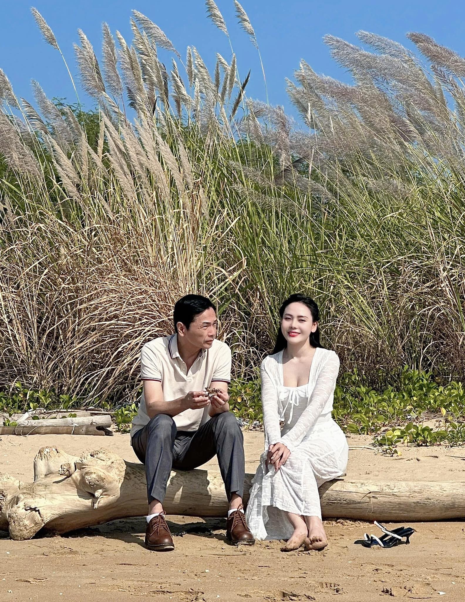 Nữ chủ tịch phim "Lằn ranh" gây chú ý với dòng trạng thái đầy tâm sự về tình yêu