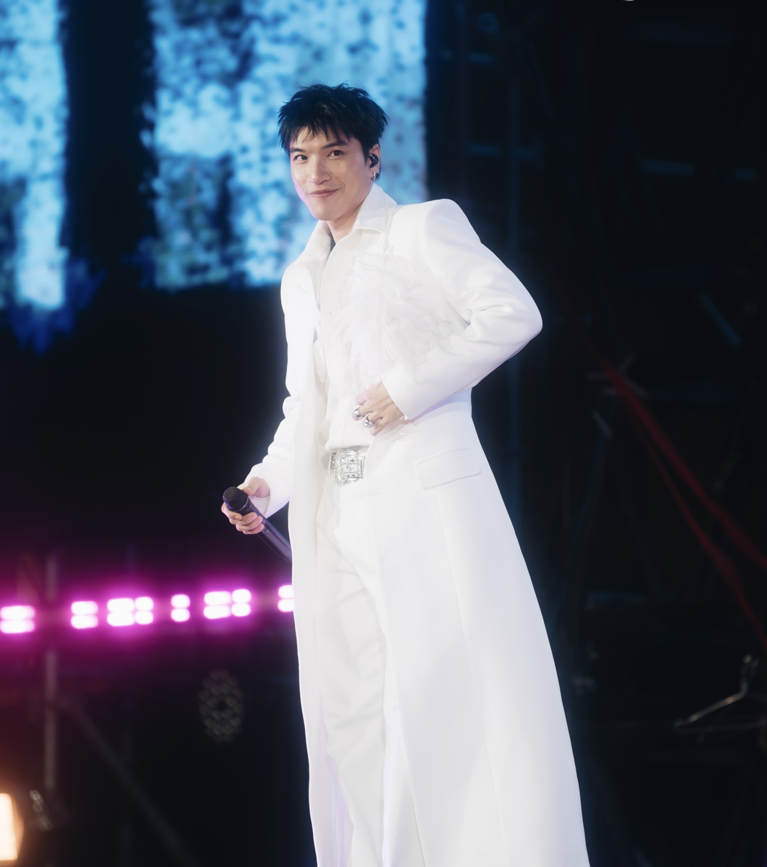 Hieuthuhai, Quang Hùng MasterD, Rhyder, Low G, Jsol, Phùng Khánh Linh khiến 'GENfest Presents MBillion Hà Nội' bùng nổ với 6 'mini concert' chất lượng