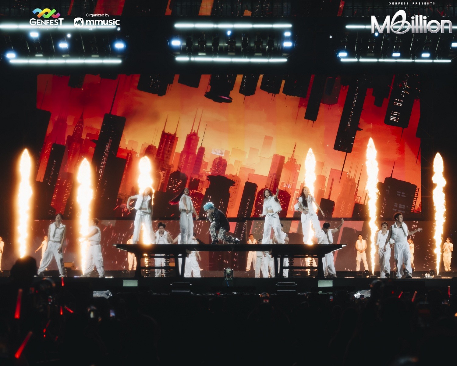 Hieuthuhai, Quang Hùng MasterD, Rhyder, Low G, Jsol, Phùng Khánh Linh khiến 'GENfest Presents MBillion Hà Nội' bùng nổ với 6 'mini concert' chất lượng