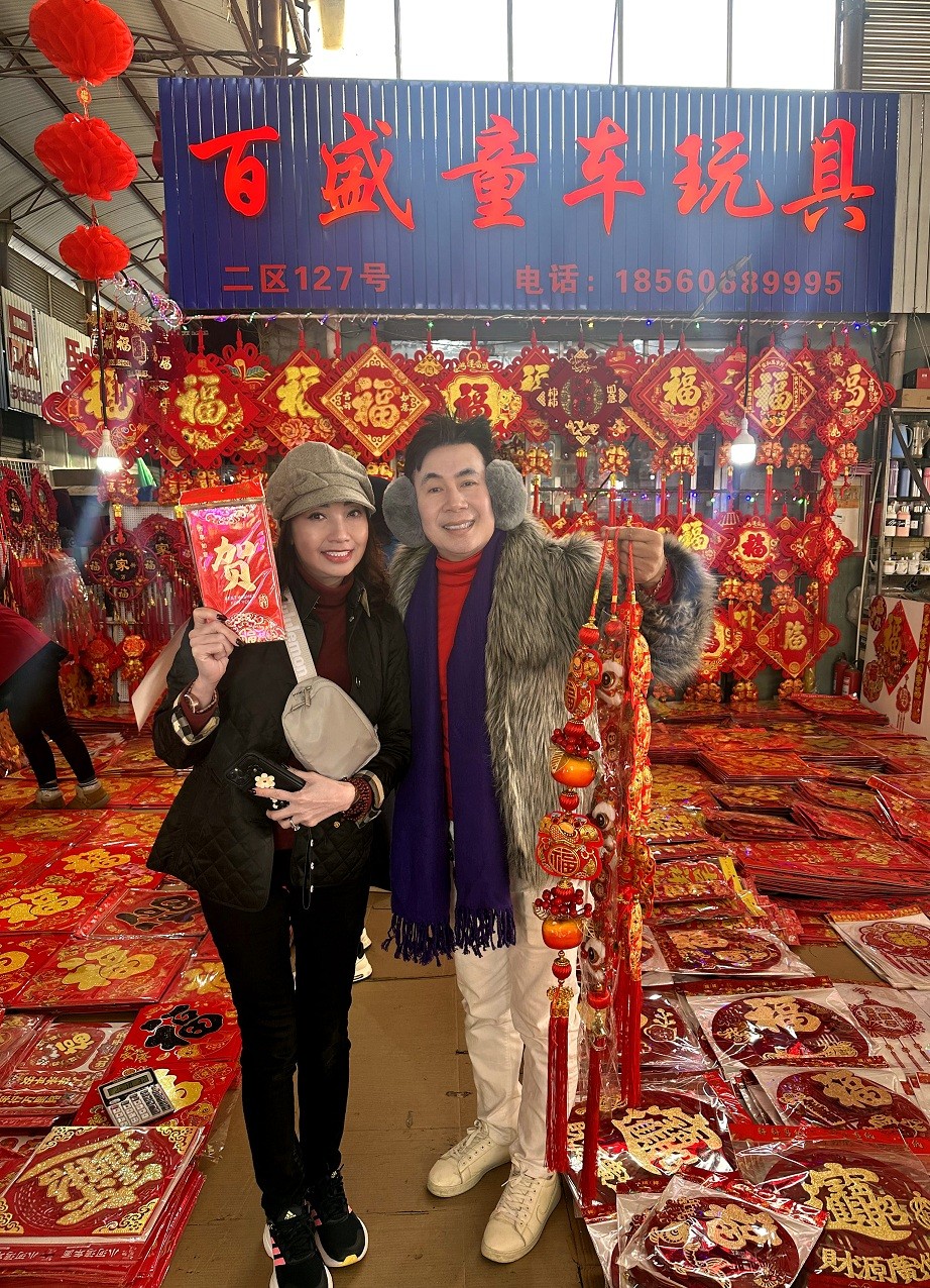 Cuộc tái ngộ bất ngờ, thú vị sau 30 năm của ca sĩ - blogger Đoan Trường và Hoa hậu Lý Thu Thảo