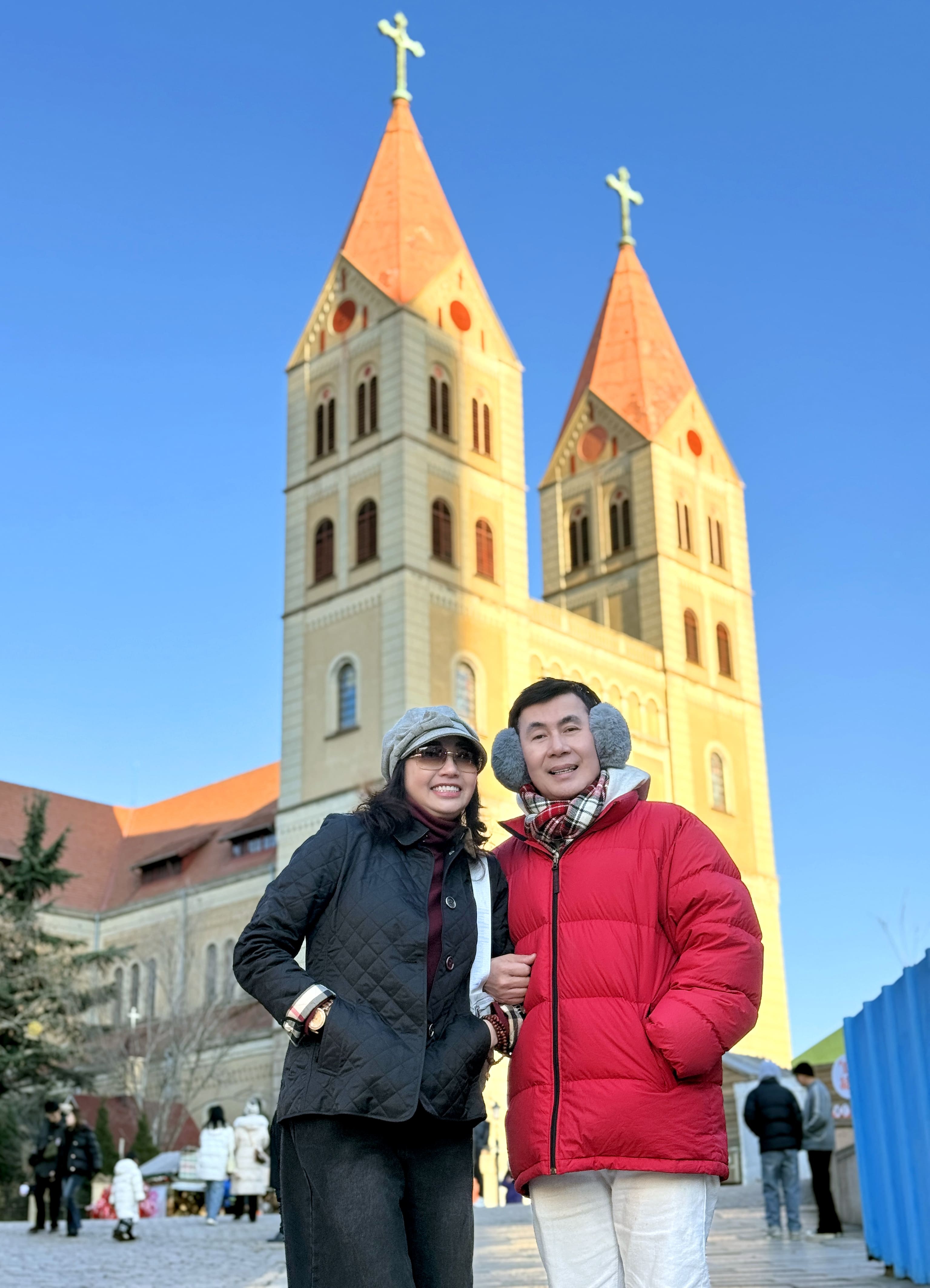 Cuộc tái ngộ bất ngờ, thú vị sau 30 năm của ca sĩ - blogger Đoan Trường và Hoa hậu Lý Thu Thảo