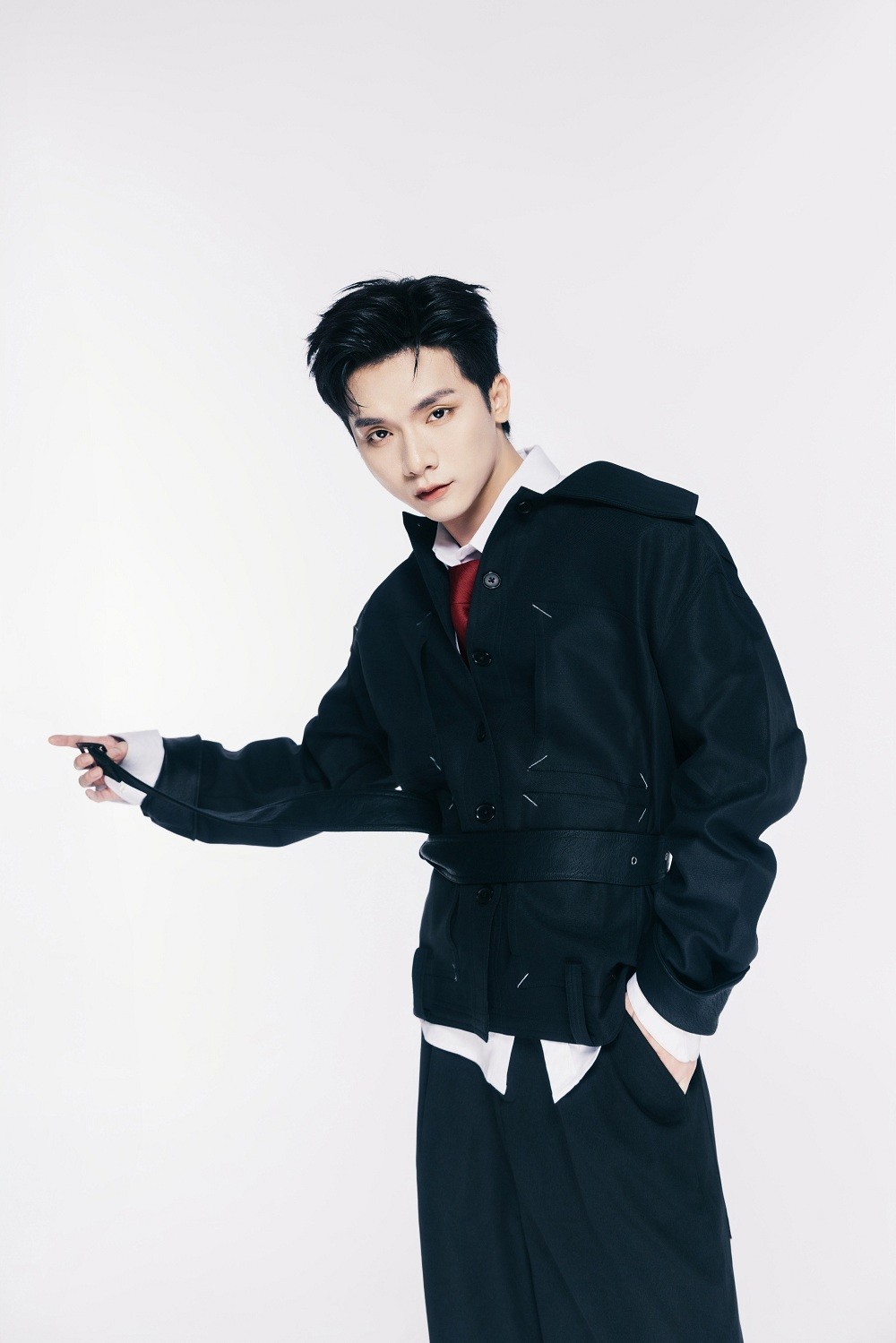 Vương Bình tung album Ấn bản Kim kết hợp những giọng ca khủng: Văn Mai Hương, Phùng Khánh Linh, Lâm Bảo Ngọc…