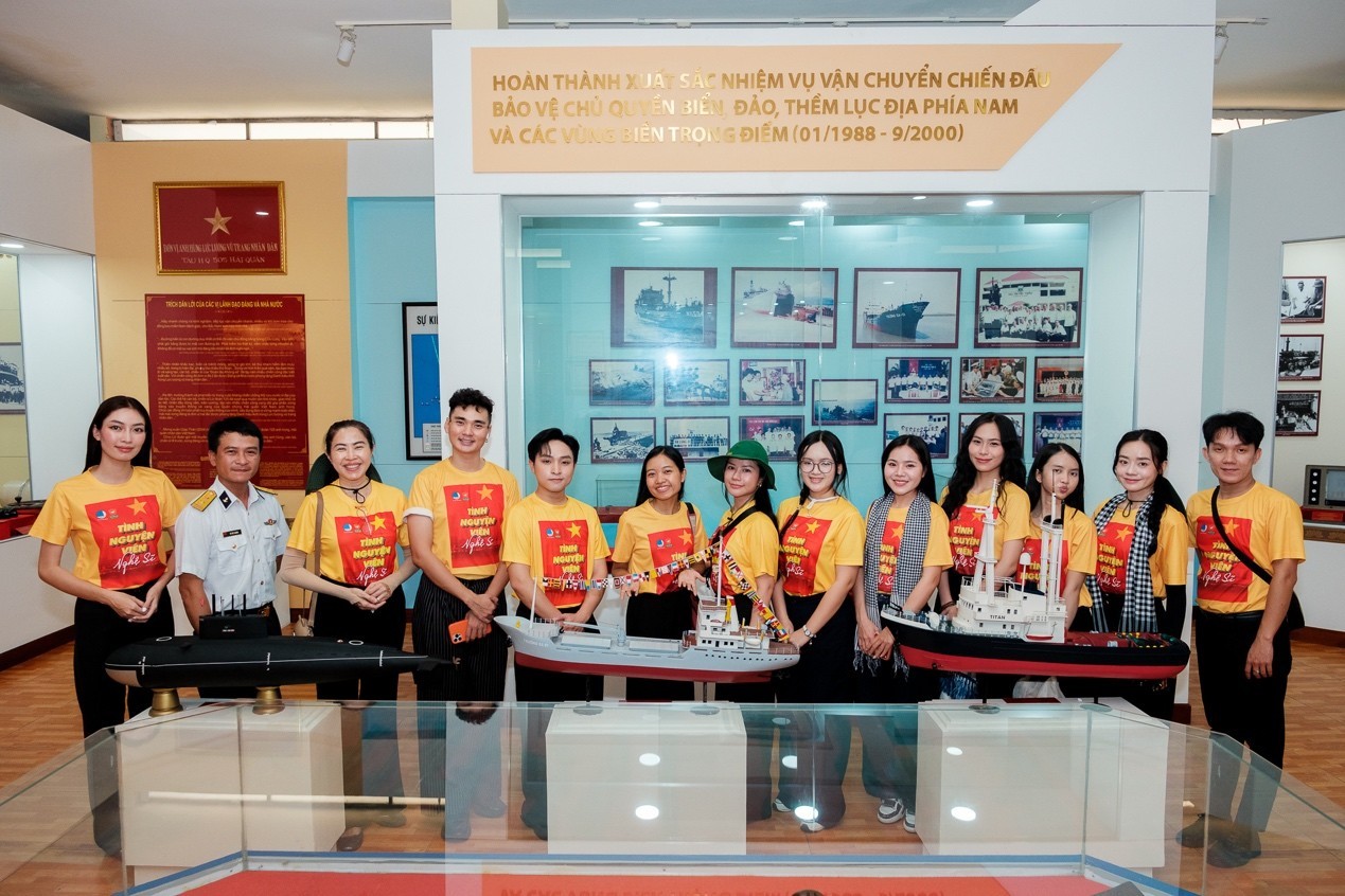 Đội Tình nguyện viên nghệ sĩ lan tỏa mùa xuân yêu thương trong chiến dịch 'Xuân tình nguyện 2026' của Thành Đoàn TP. HCM