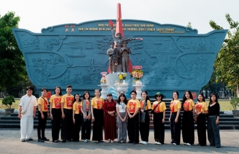 Đội Tình nguyện viên nghệ sĩ lan tỏa mùa xuân yêu thương trong chiến dịch 'Xuân tình nguyện 2026' của Thành Đoàn TP. HCM