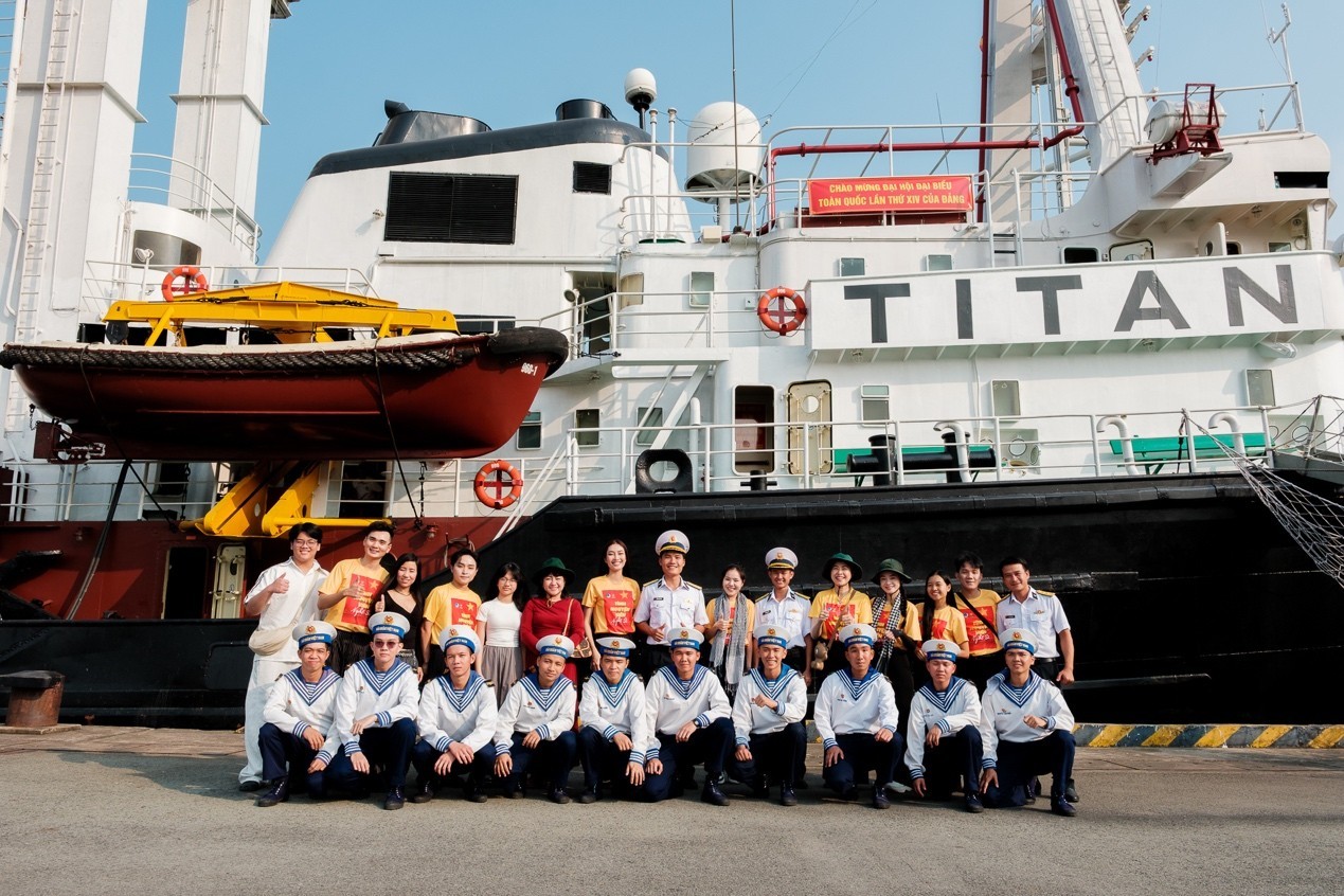 Đội Tình nguyện viên nghệ sĩ lan tỏa mùa xuân yêu thương trong chiến dịch 'Xuân tình nguyện 2026' của Thành Đoàn TP. HCM