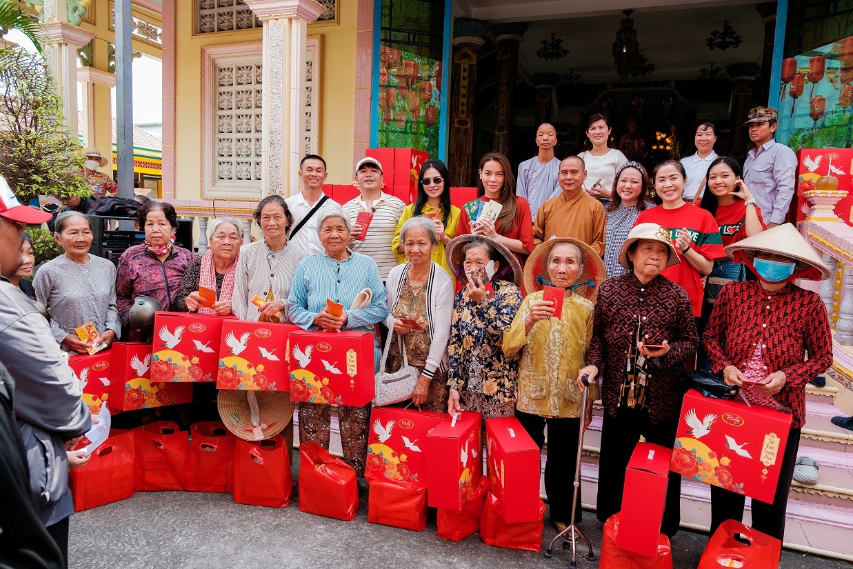 Hồ Ngọc Hà, Ngọc Linh và dàn nghệ sĩ lan tỏa thông điệp 'Cho đi nhiều hơn' tại Tây Ninh