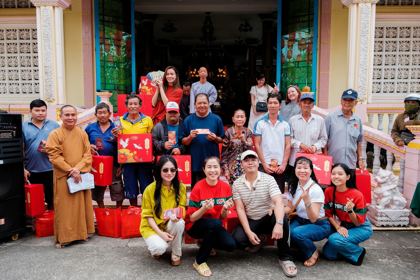 Hồ Ngọc Hà, Ngọc Linh và dàn nghệ sĩ lan tỏa thông điệp 'Cho đi nhiều hơn' tại Tây Ninh