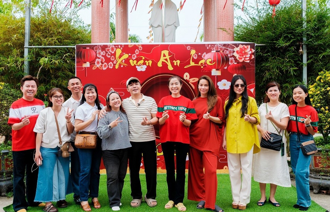 Hồ Ngọc Hà, Ngọc Linh và dàn nghệ sĩ lan tỏa thông điệp 'Cho đi nhiều hơn' tại Tây Ninh