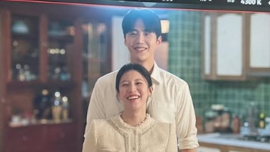 Kim Seon Ho làm dấy lên tin đồn hẹn hò Go Youn Jung