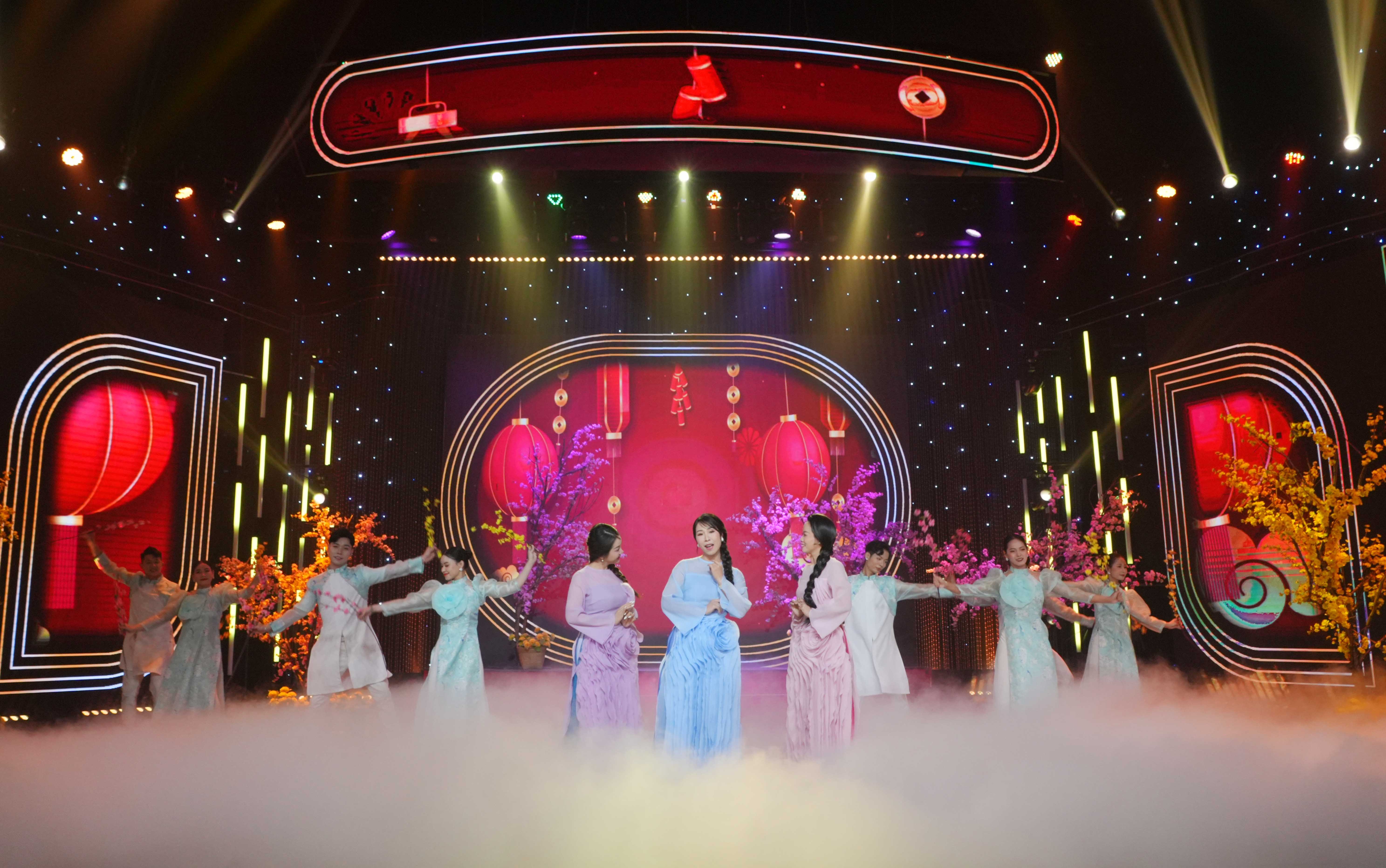 Nhóm Sen Việt ra mắt 'Đoản khúc ca xuân' nhân dịp Tết Nguyên đán