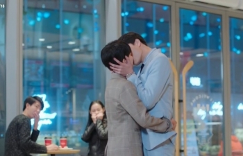 'Bóng tùng quân' tập 12: Ngụy Lam tỏ tình thành công Hồng Tinh Tinh, chính thức có nụ hôn đầu tiên